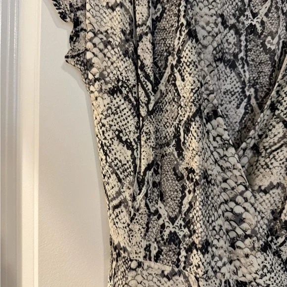 Elegant Snake Print Wrap Dress - Picture 3 of 8